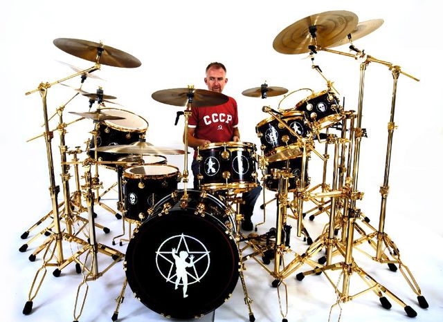 blank An exact replica of the kit that Neil Peart played during Rush's 30th anniversary tour.